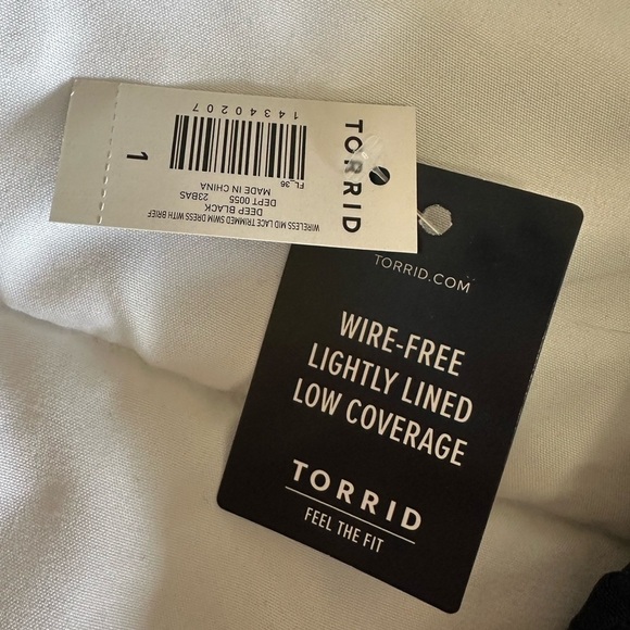 NEW Torrid WIRELESS LACE TRIMMED SWIM DRESS WITH BRIEF IN BLACK Sz 1 (14-16) - Picture 8 of 10